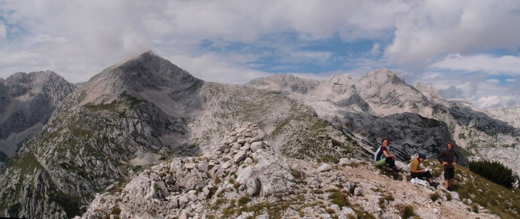 Rozhledy z vrcholu Kalške gory (2058), zleva Grintovec, Dolgi hřbet a Skuta