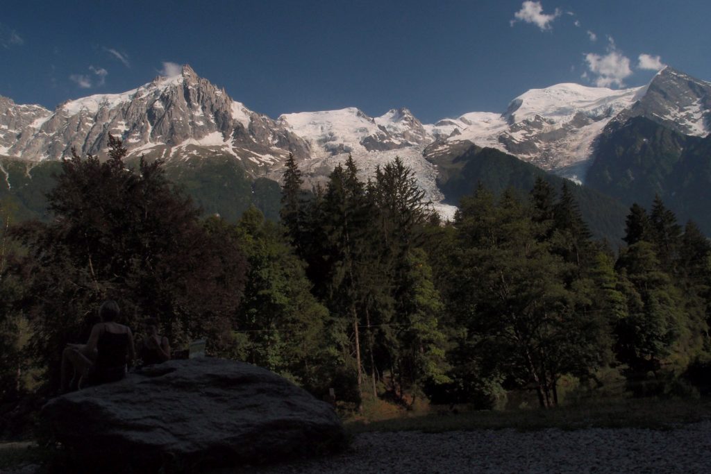 Výhled na Mont Blank od skalek Gaillandes.